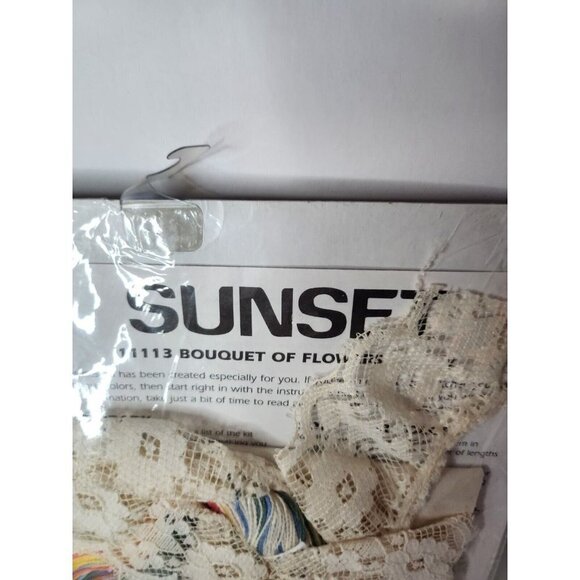 Vintage Sunset Crewel Embroidery Kit Bouquet Of Flowers Pillow 14 x 14 New RARE - Picture 5 of 5